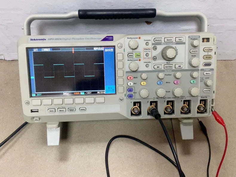 Tektronix DPO 2024 200MHz 1GS/s Digital Phosphor Oscilloscope Tektronix DPO2024   ytdi