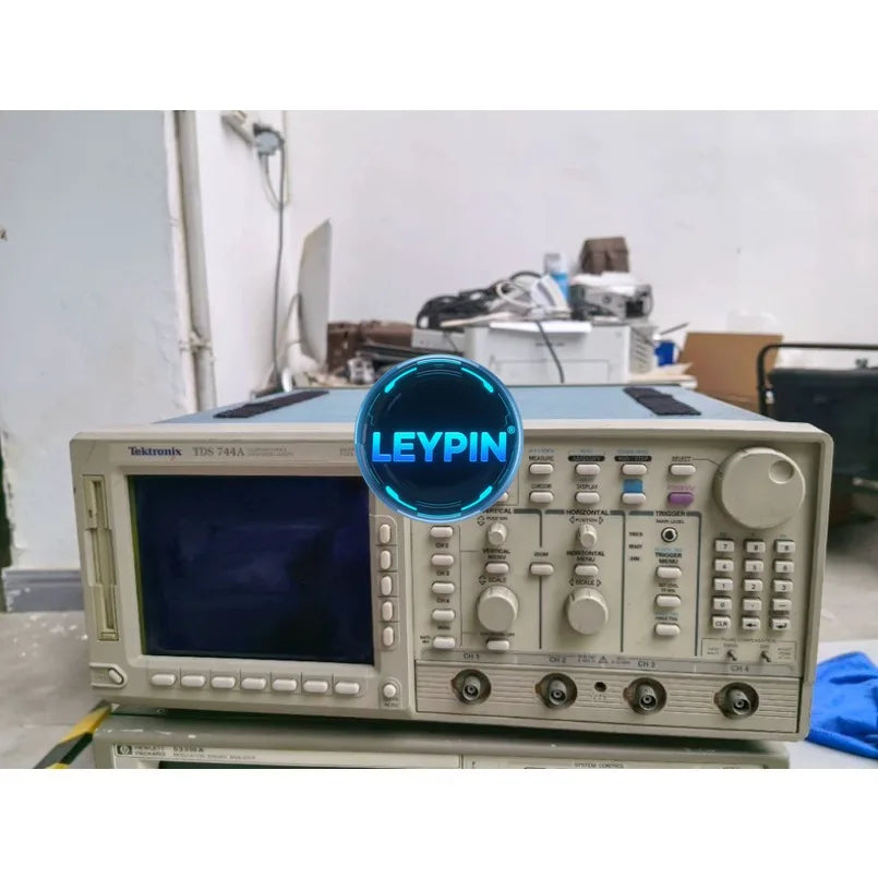 Tektronix oscilloscope TDS744A 500MHz 2GS/s in perfect working condition.    ytdi