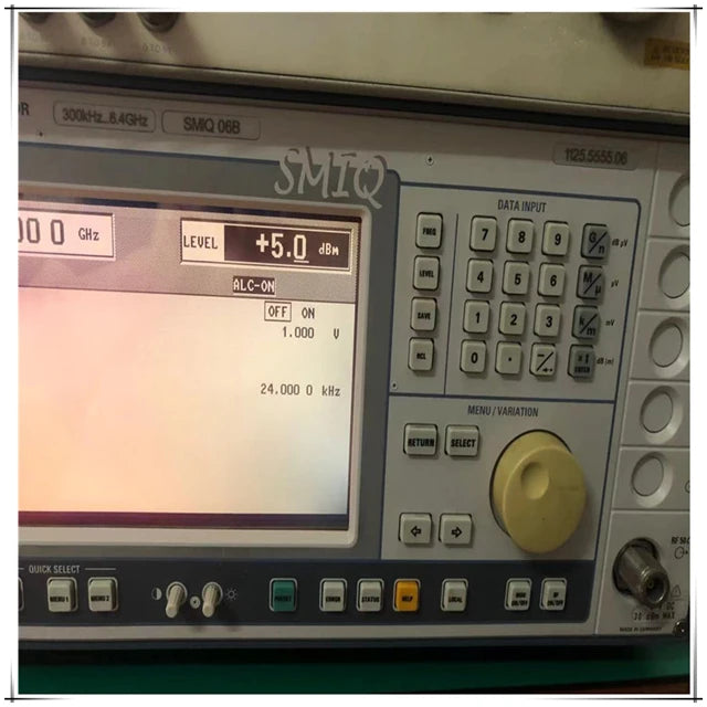 Used SMIQ06ATE 6G Rohde & Schwarz Signal Generator 300k-6.4G Germany