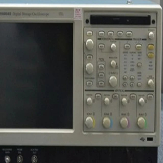 Used Tektronix TLA5204 Logic Analyzer 136 Channel 2 GHz