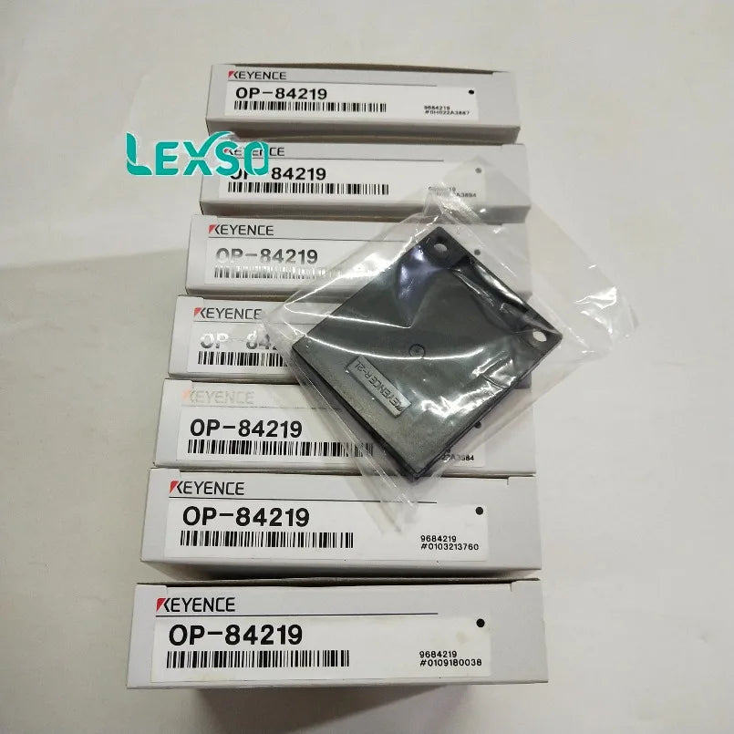 KEYENCE New OP-84219 Self-contained Photoelectric Sensor Reflector R-2L OP-84219 in Stock lexso   ytdi