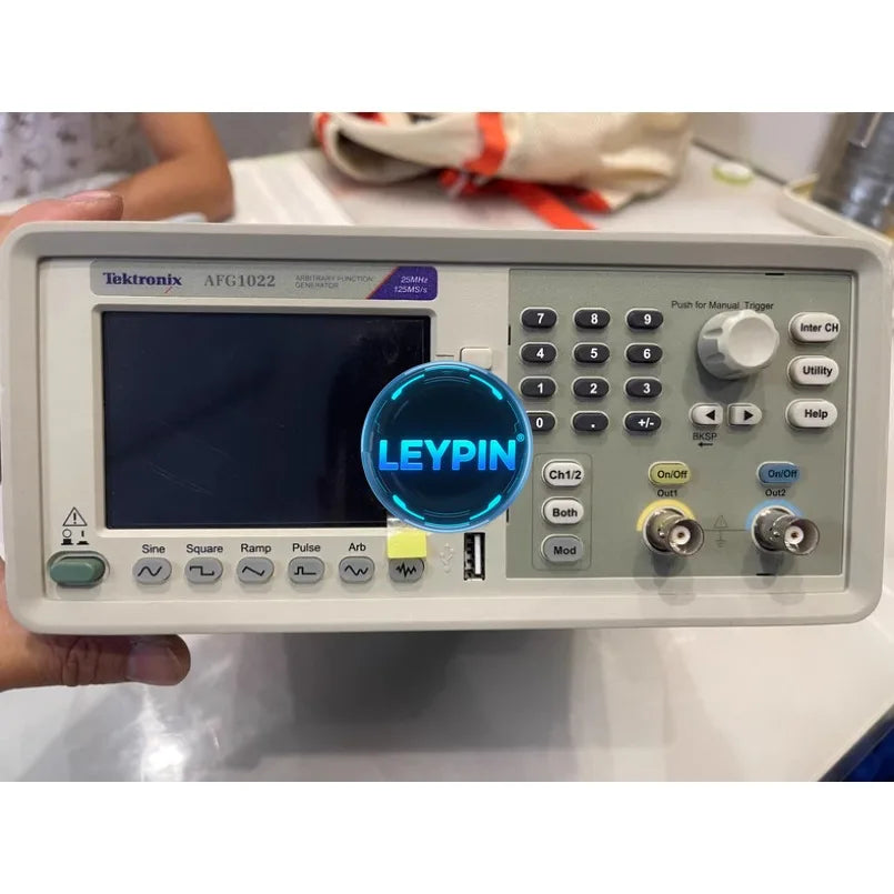 1pcs Tektronix AFG1022 arbitrary function generator 25MHz 125MS/s AFG 1022     ytdi