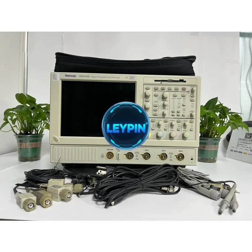 Tektronix TDS5104B Digital Phosphor Oscilloscope..    ytdi