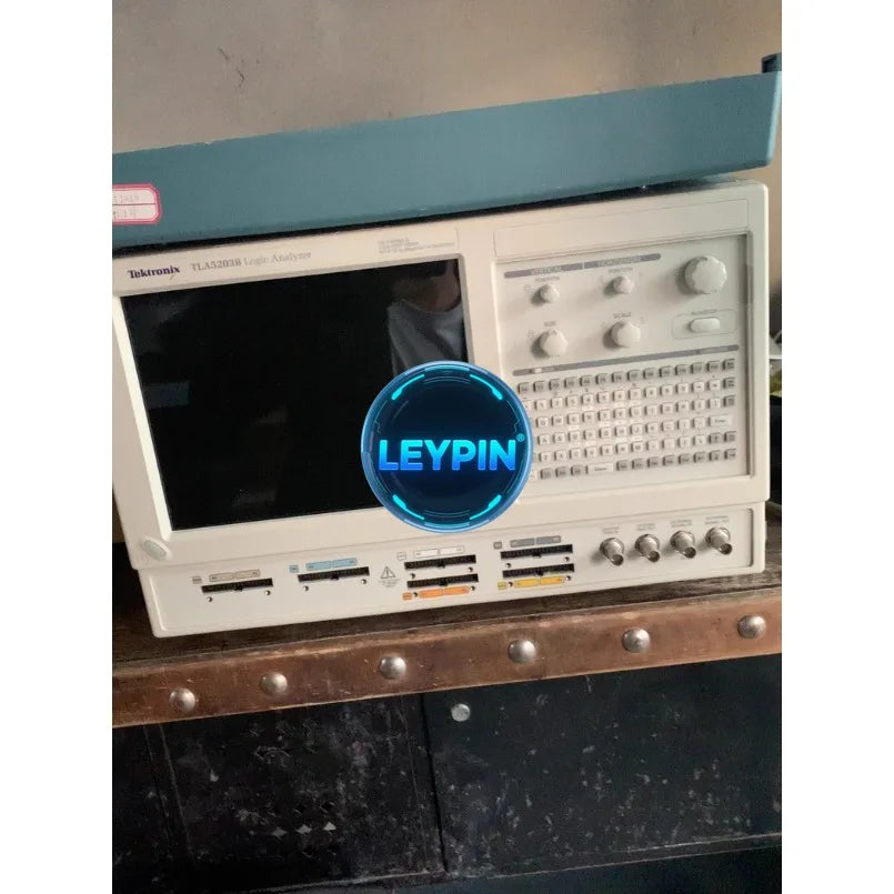 Tektronix TLA5203 102-channel logic analyzer    ytdi