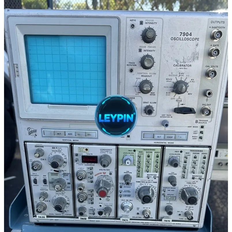 Tektronix 7904 Oscilloscope with 7A26  7A13  7b71  And 7B70 MODULES    ytdi