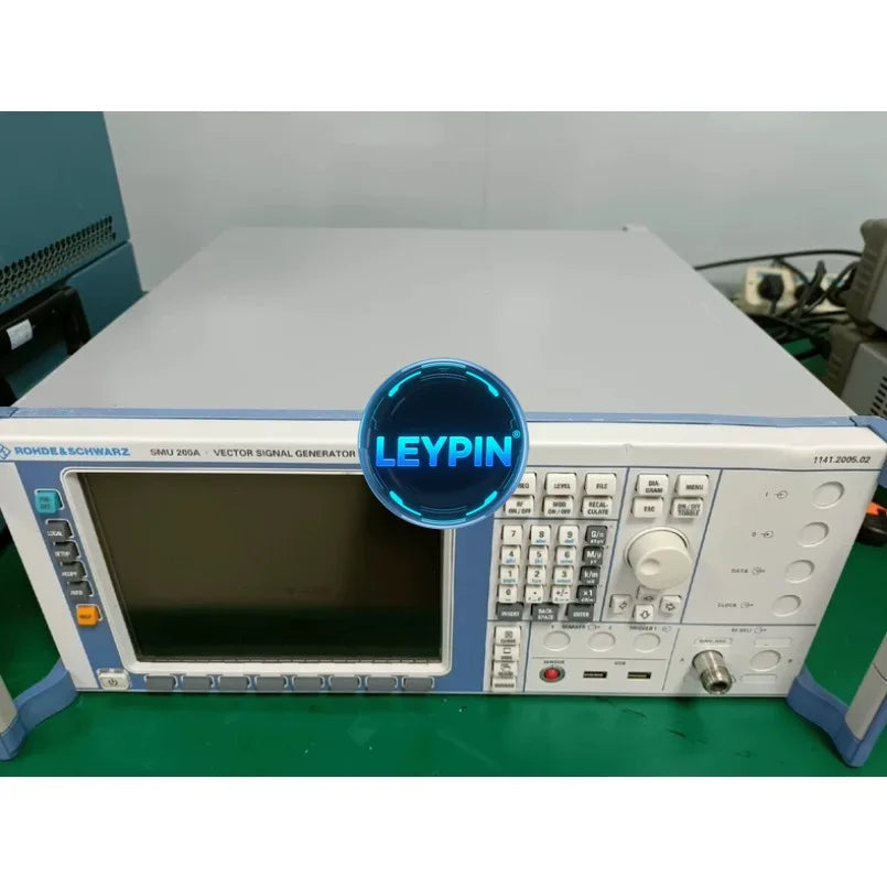 Rohde & Schwarz SMU200A Microwave Signal Generator with Square Waveform 0.1 mV Amplitude Resolution 0.1 Hz   lexso
