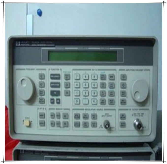 Second-hand Agilent HP8647A/8647A RF Signal Generator 1G 250kHz-1000MHz