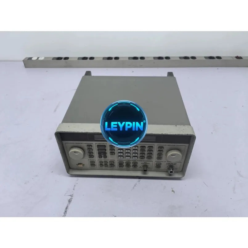 HP/Agilent SIGNAL GENERATOR HP 8647A HP8647A 250kHz-1000MHz  lexso