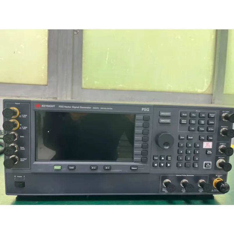 Keysight E8267D PSG Vector Signal Generator, 100 kHz to 44 GHz        lexso