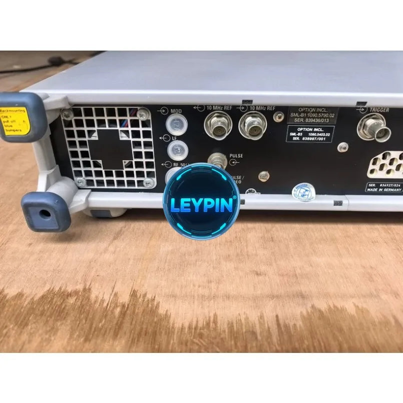 R&S SML03 Rohde & Schwarz SML03 9 kHz to 3.3 GHz Signal Generator  USED      lexso