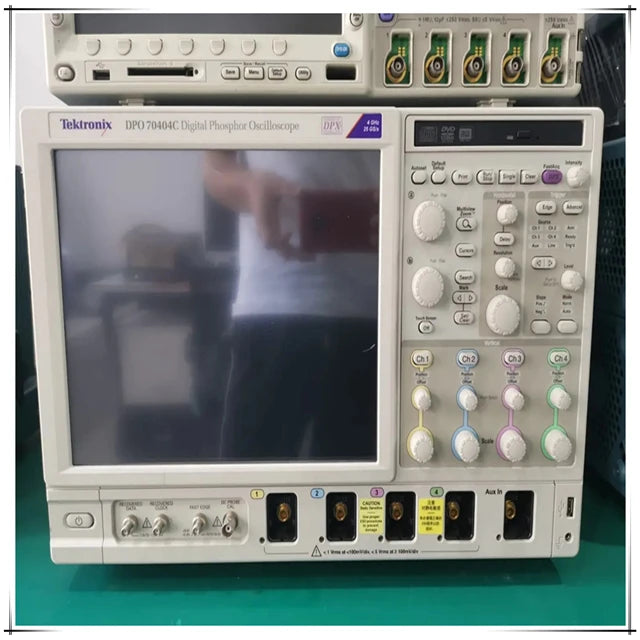 Used Tektronext DPO70804 Mixed Signal Oscilloscope 33GHz