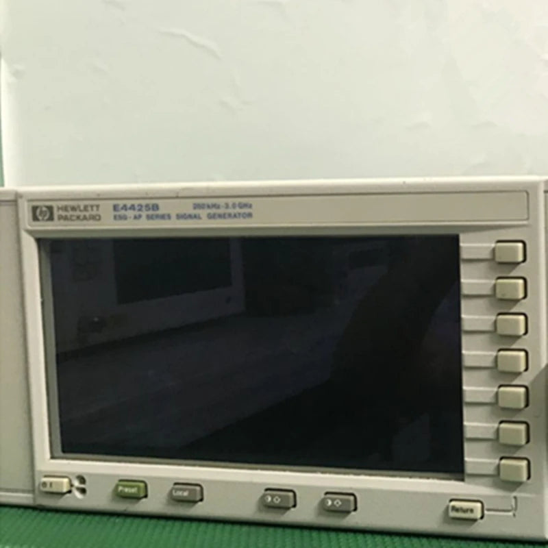 Used Agilent E4425B Signal Generator 250kHz-3GHz