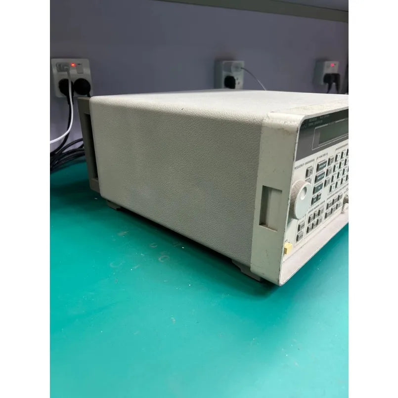 1 PCS KEYSIGHT HP Agilent 8648B Signal Generator Frequency 9 kHz- 2000MHz     lexso