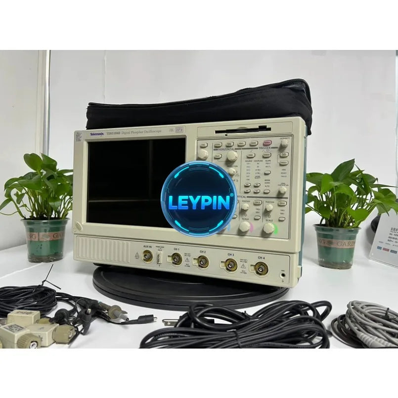 Tektronix TDS5104B Digital Phosphor Oscilloscope..    ytdi