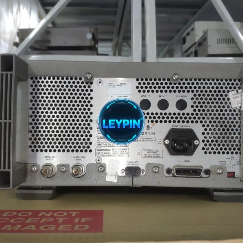 KEYSIGHT HP Agilent 8648C Signal Generator Frequency 9 KHz- 3.2 GHz WITH 1E5 1E2 ytdi