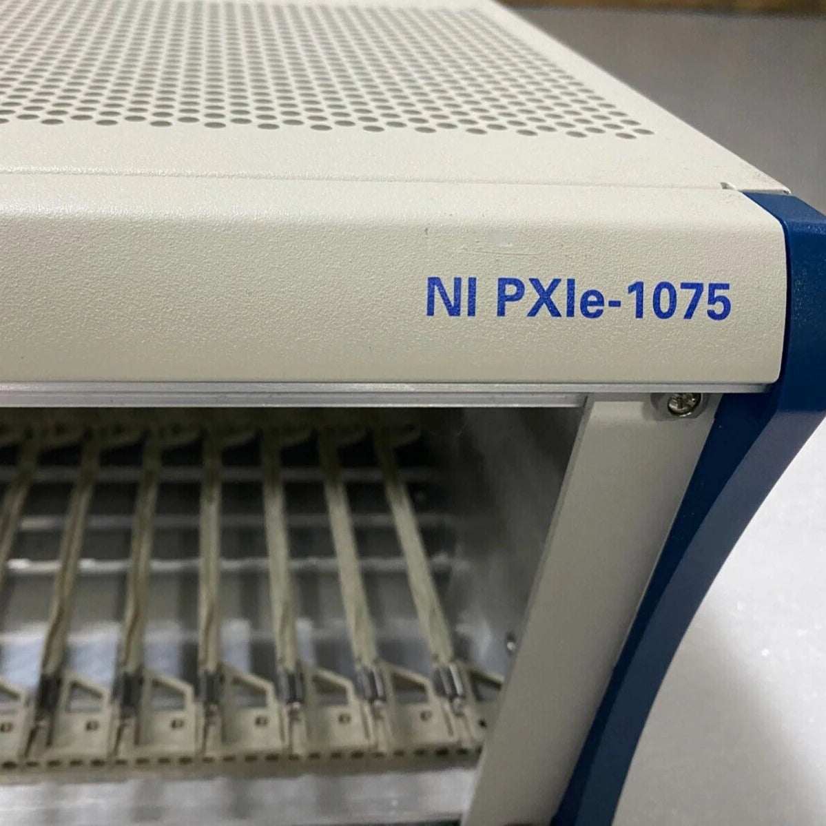 Genuine Original NI PXIE-1075 18 Slot Express System Timing Customizable OEM Support PXIE Chassis Customizable for Test