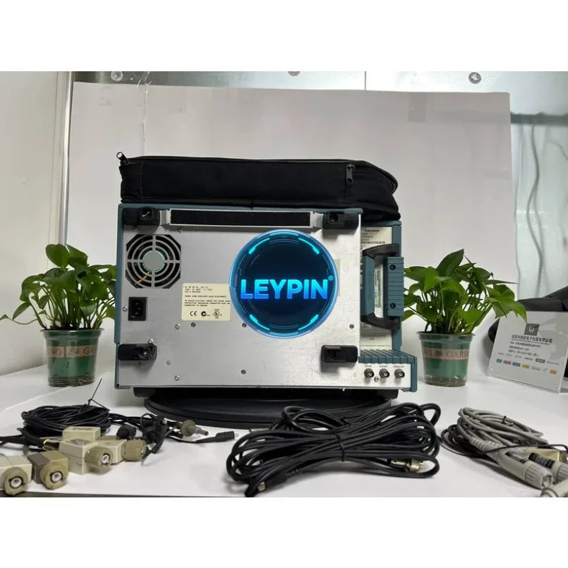 Tektronix TDS5104B Digital Phosphor Oscilloscope..    ytdi