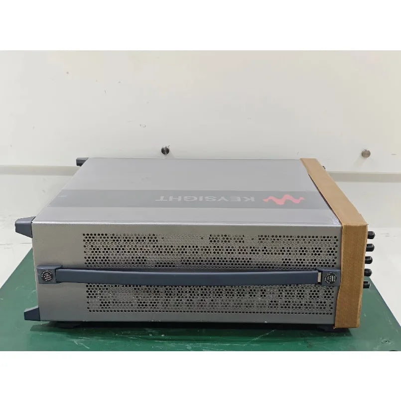 Keysight E8267D PSG Vector Signal Generator, 100 kHz to 44 GHz        lexso