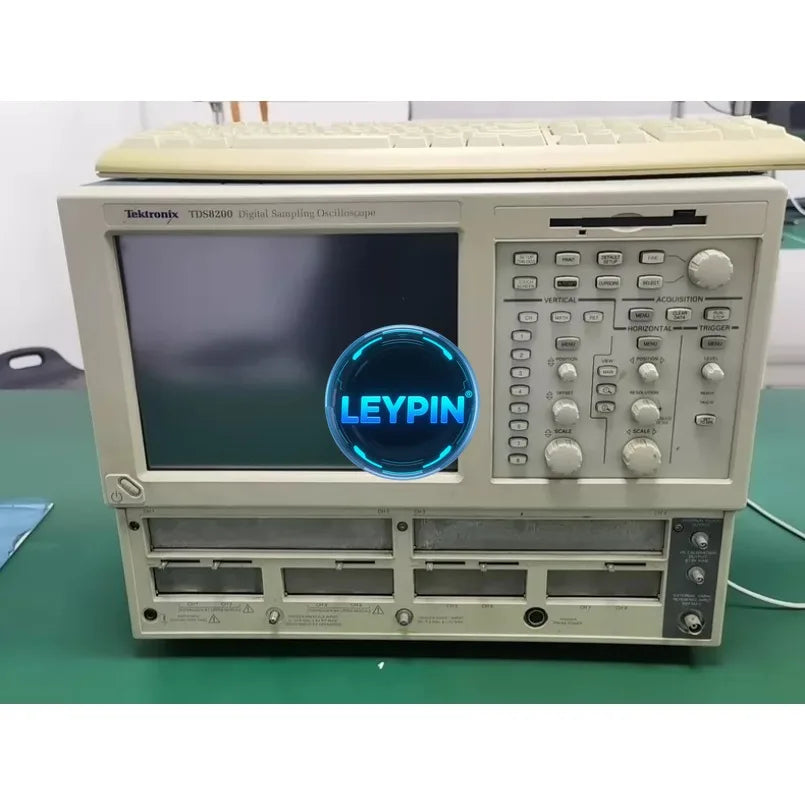 Tektronix TDS8200 Digital Sampling Oscilloscope (for parts)    ytdi