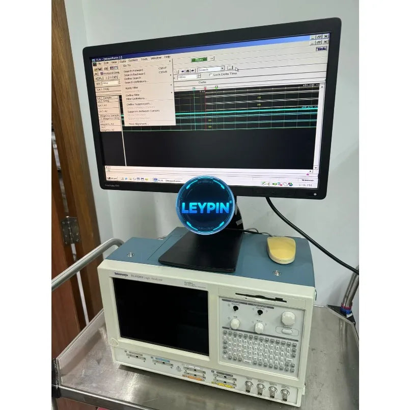 Tektronix TLA5203 102 Channel Logic Analyzer    ytdi