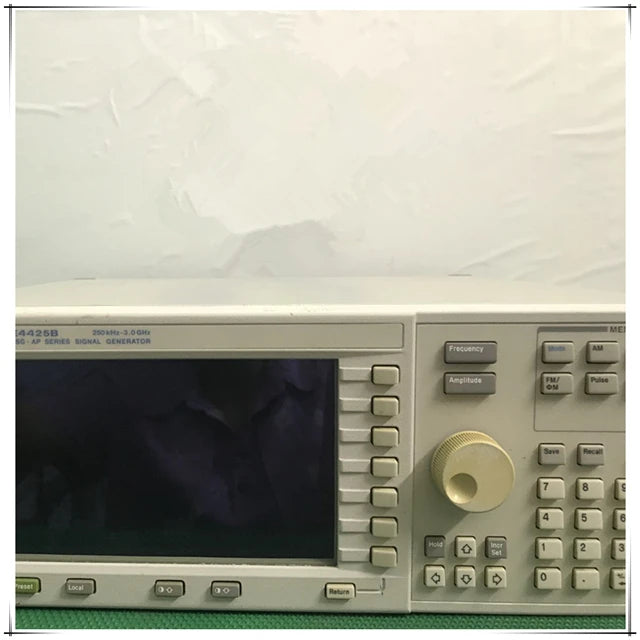 Used Agilent HP E4425B Signal Generator 250kHz-3GHz Made in America