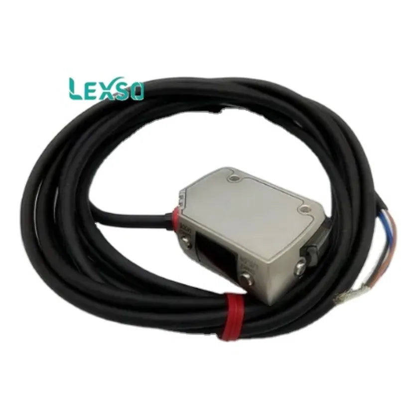 Original KEYENCE LR-ZH500N Self-contained CMOS Laser Sensor Rectangular W/ M8 Connector Type lexso