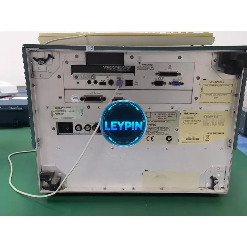 Tektronix TDS8200 Digital Sampling Oscilloscope (for parts)    ytdi
