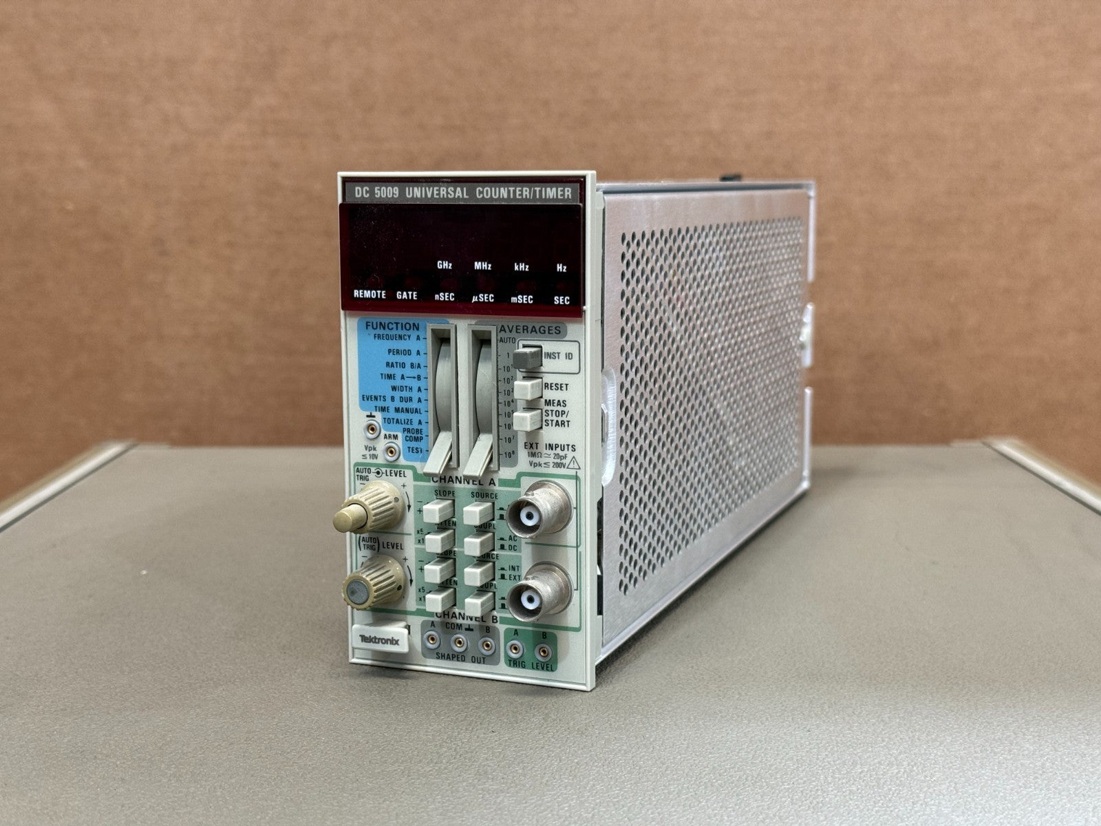 Tektronix DC 5009 Universal Counter/Timer    ytdi