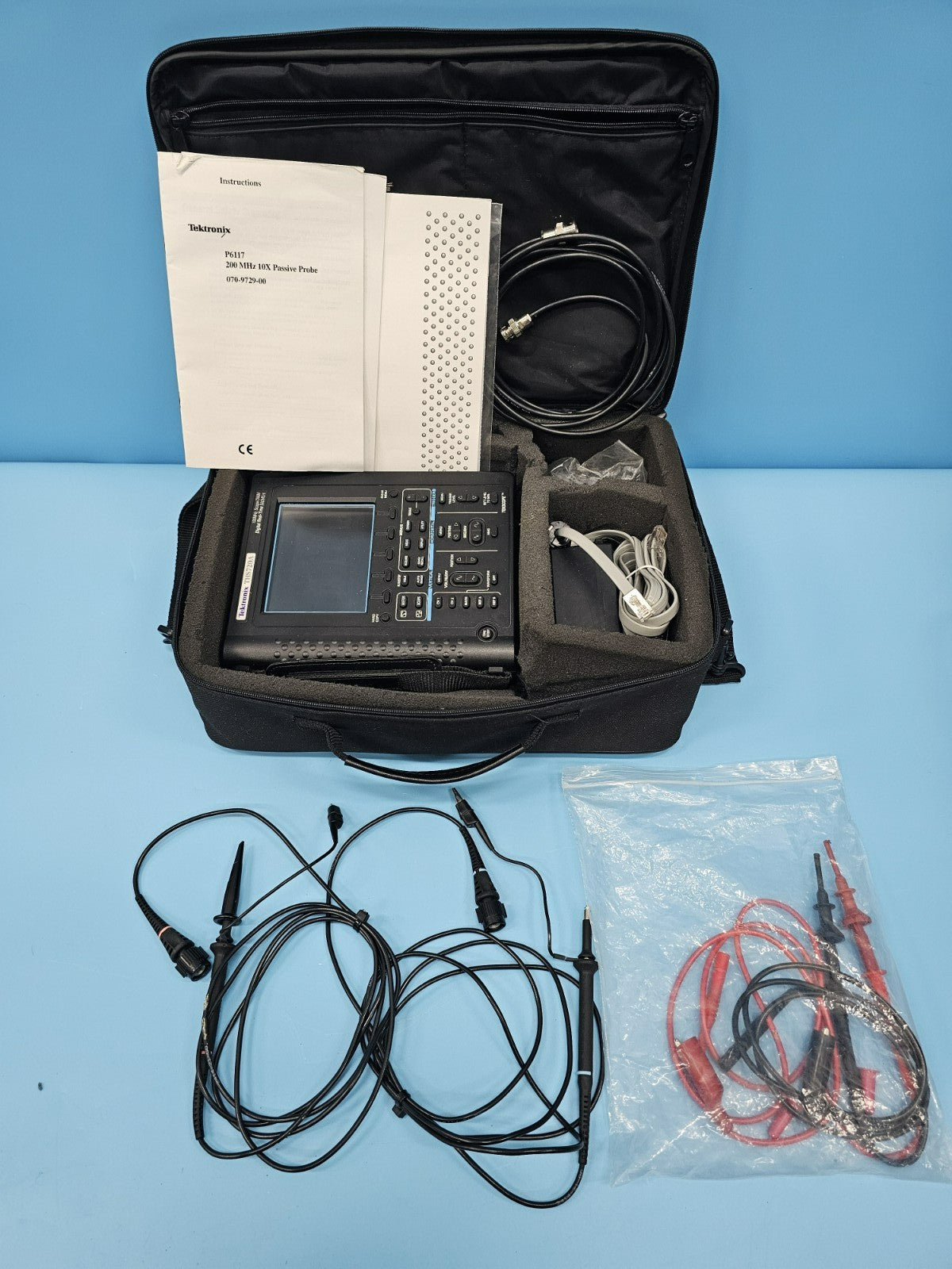 TEKTRONIX THS720A 2Ch Portable Handheld Oscilloscope    ytdi