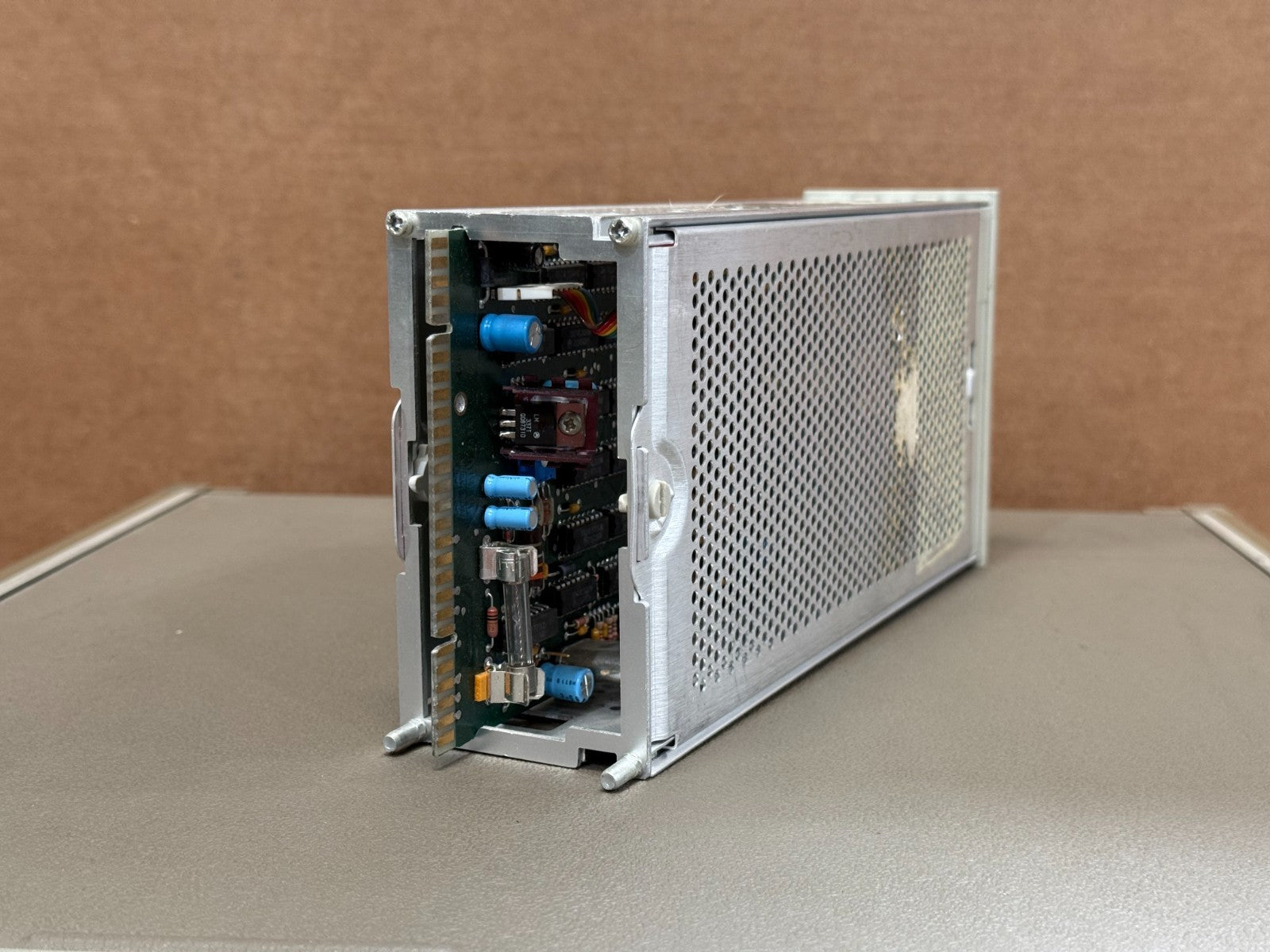 Tektronix DC 5009 Universal Counter/Timer    ytdi