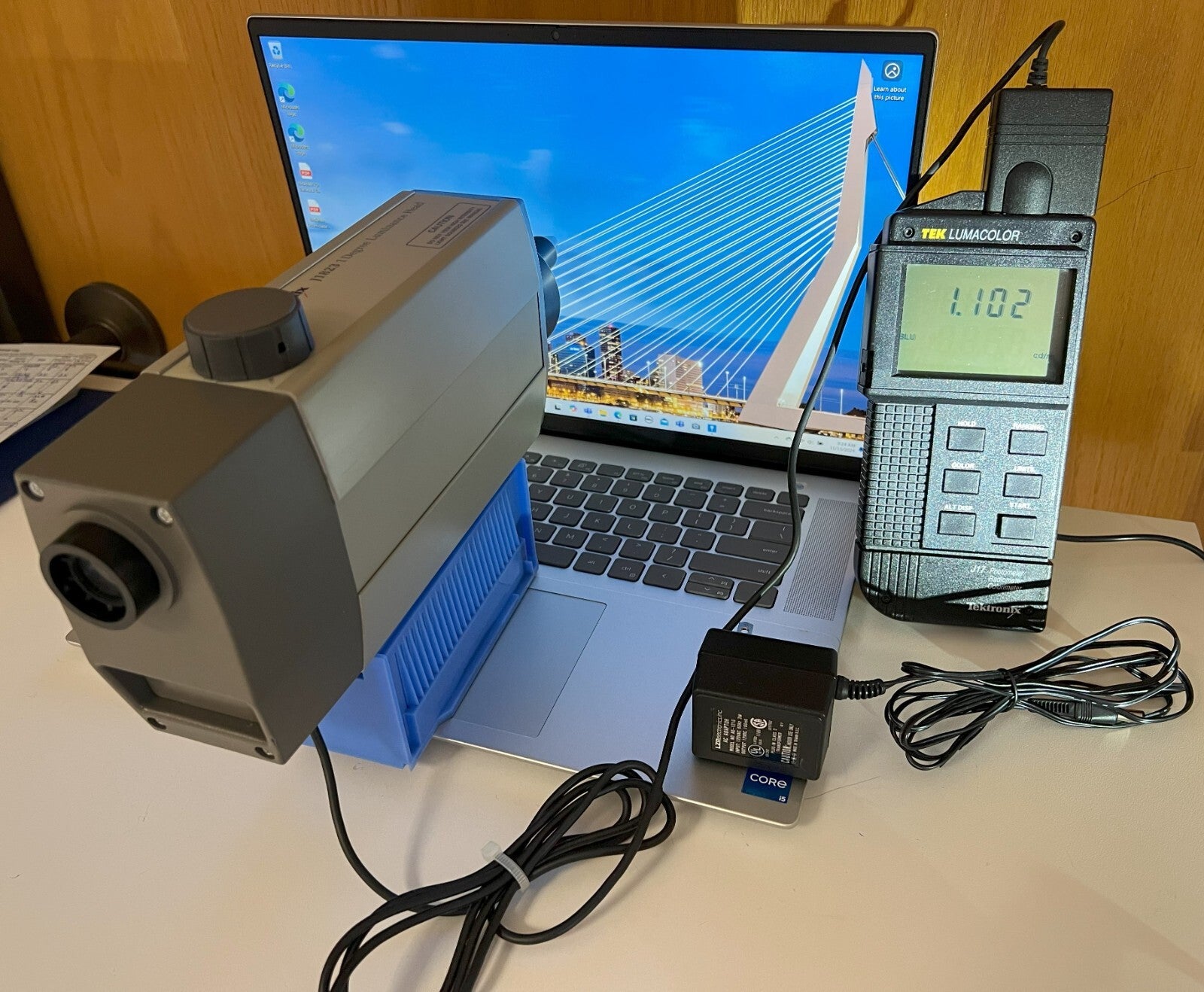 Tektronix 1-Degre Luminance Head J1823 with J17 Photometer Radiometer    ytdi