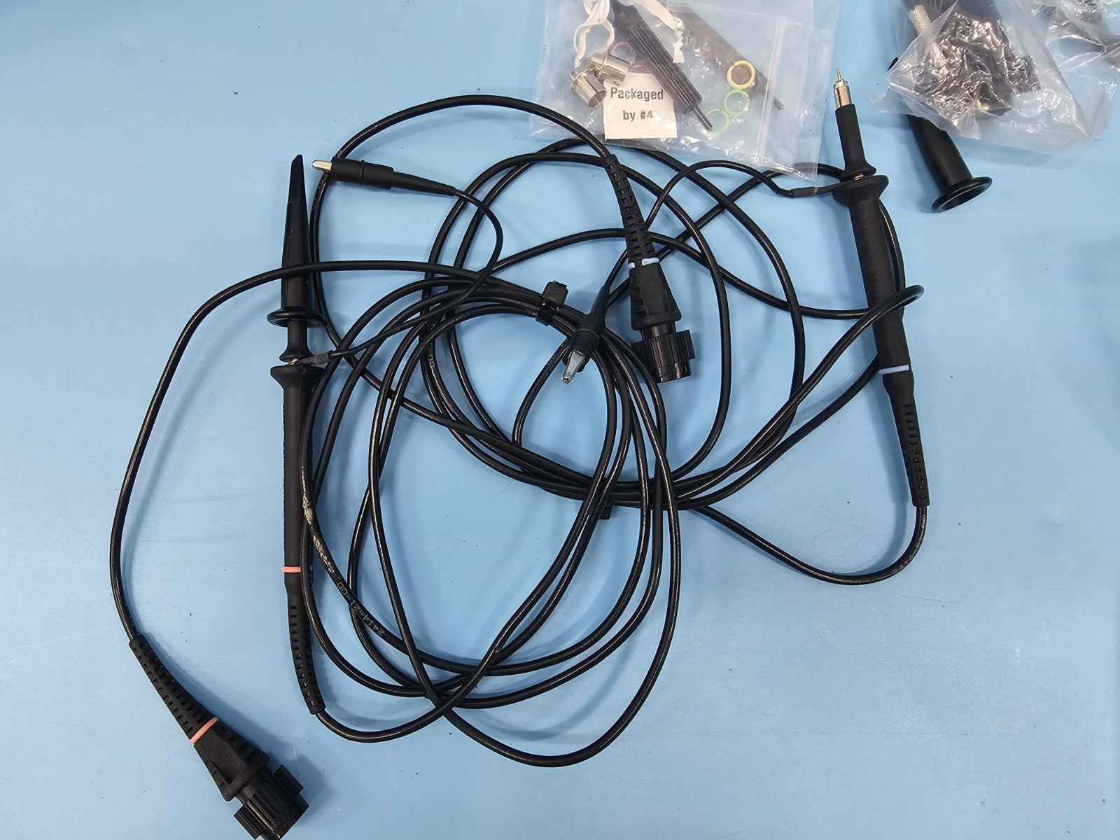 TEKTRONIX THS720A 2Ch Portable Handheld Oscilloscope    ytdi
