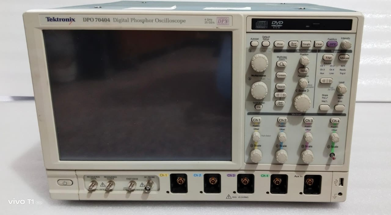 TEKTRONIX DPO70404 - DIGITAL PHOSPHOR OSCILLOSCOPE - UP TO 4 GHz    ytdi