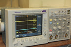 TEKTRONIX TDS 3032C 300MHz 2.5GS/s Digital Phosphor Oscilloscope Passes Selftest    ytdi